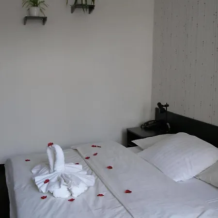 Hotel Pyramida 2*
